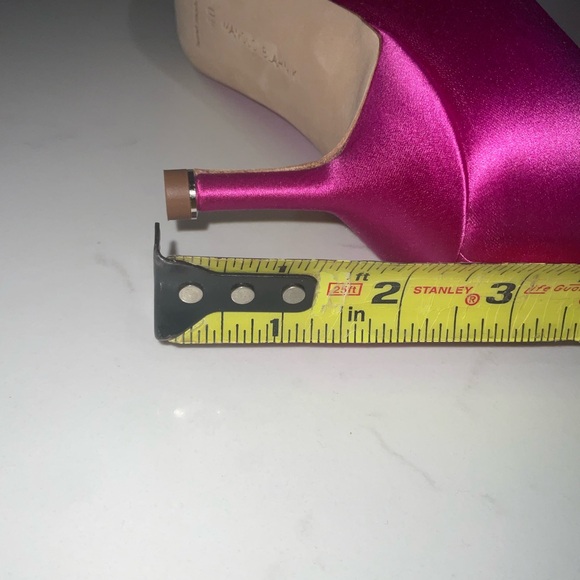 Manolo Blahnik Hangisi Pumps with Crystal Embellishment NWT - Picture 10 of 12